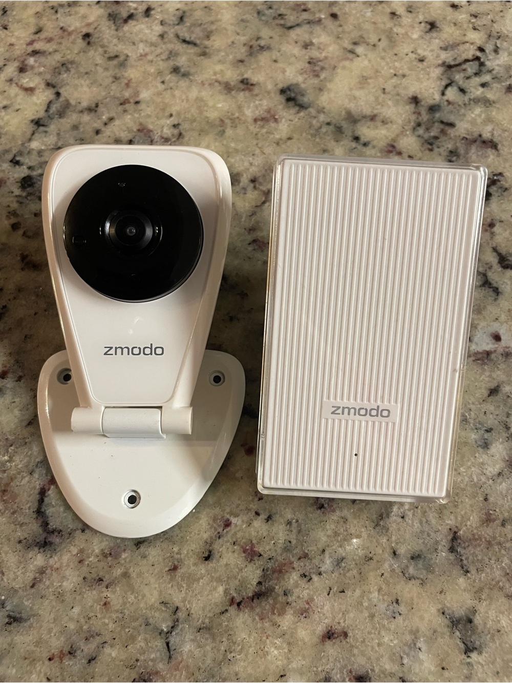 Zmodo White Indoor Security Camera with internet extender smart hub baby